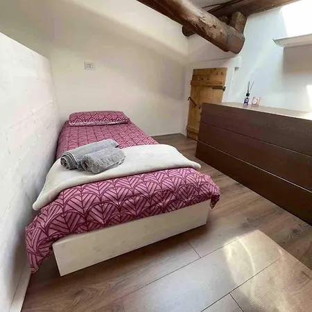 A Cecina Sul Di Garda Apartmán *